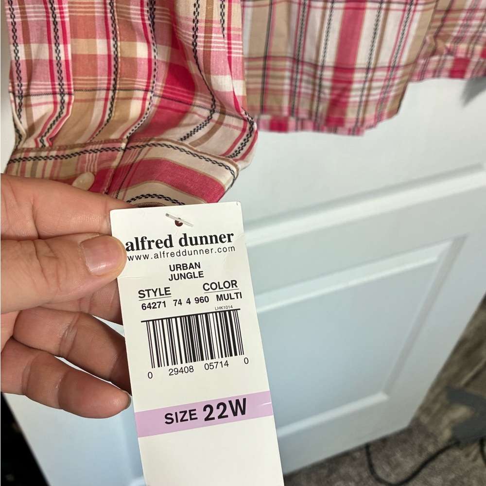Women’s Alfred Dunner Long Sleeve Button Up Pink Plaid Shirt NWT Size 22W - Picture 13 of 13